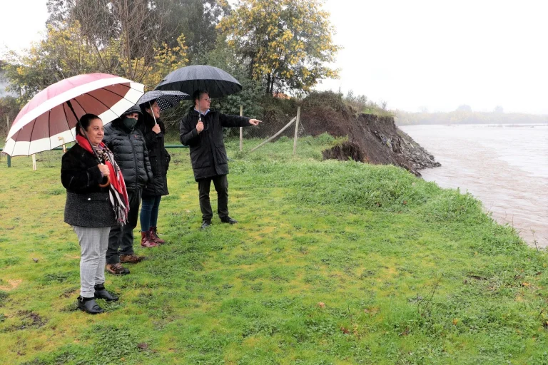 Municipio retoma proyecto de contención del Río Cautín tras erosión de la ribera que amenaza a 42 viviendas del sector Villa el Portal de Botrolhue