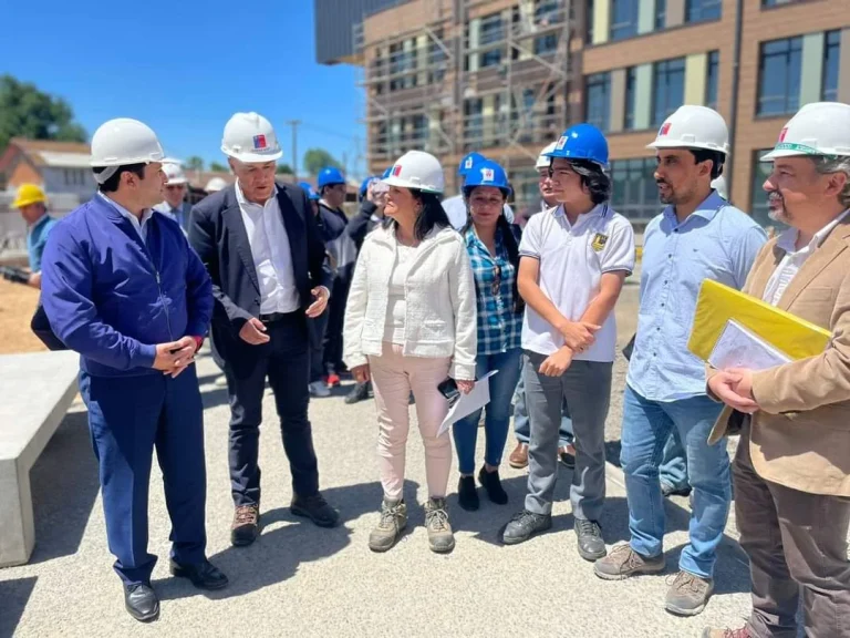 Autoridades locales y regionales visitan obras del Liceo Jorge Teillier de Lautaro