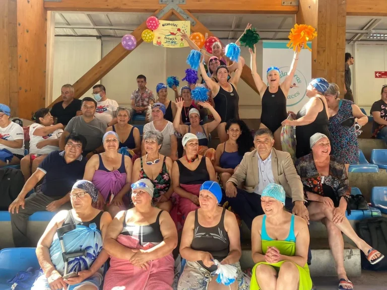 Más de 60 Adultos Mayores participaron de primer encuentro de natación máster organizado por municipio de Padre Las Casas