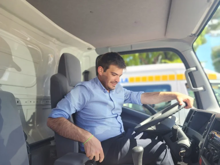 Gobierno entrega el primer camión aljibe para Ercilla, además de Ambulancia y furgones para Cesfam local