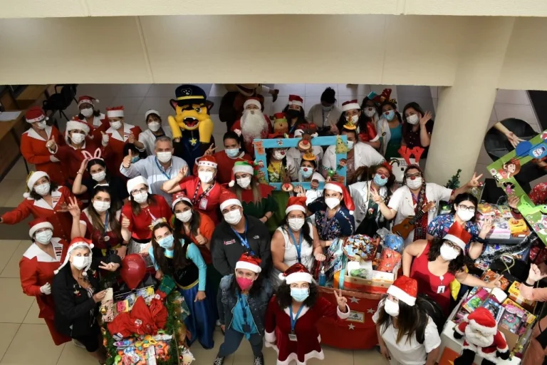 Hospital de Temuco realizó recorrido navideño para pacientes y funcionarios