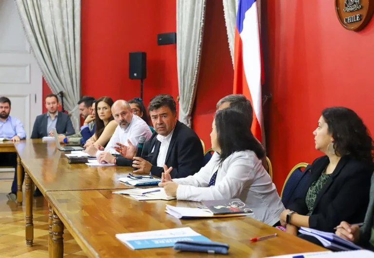Ministro de Agricultura lidera Primera Cumbre de Prevención de Incendios Forestales en La Moneda 