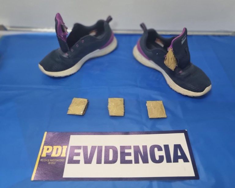 En zapatillas intentan ingresar droga a la cárcel de Villarrica.