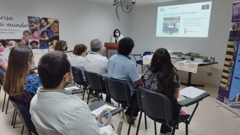 Programa de Niños Fisurados del HHHA recibió importante donación para fortalecer la atención de los pacientes.