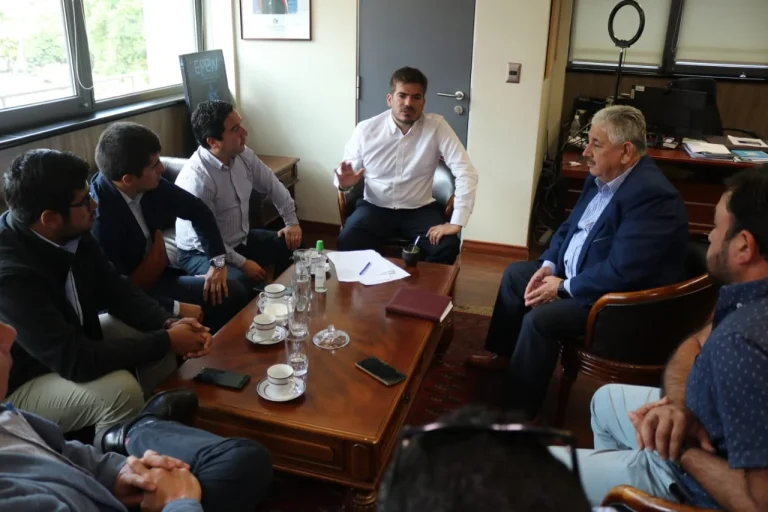 Delegado Presidencial José Montalva anuncia fiscalizaciones a camiones forestales que deterioran caminos rurales en Cunco