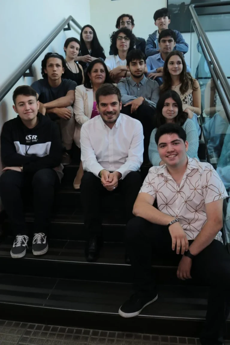 Delegado Presidencial y Seremi de Educación destacaron a estudiantes con altos puntajes en la paes
