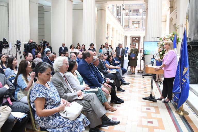 Presidente de la Corte Suprema y ministra vocera presentaron cartillas traducidas a lenguas originarias para garantizar el acceso a la justicia de los pueblos indígenas