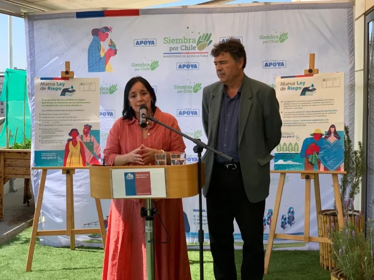 Ministro Valenzuela destaca que proyecto de modificación y prórroga de ley de riego apoye a pequeña y mediana agricultura e incorpore el cambio climático  