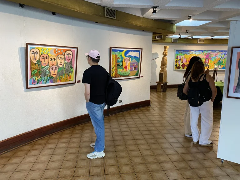 Últimos días para visitar la exposición “Mirada de colores” en la Galería de Arte de la Plaza Aníbal Pinto