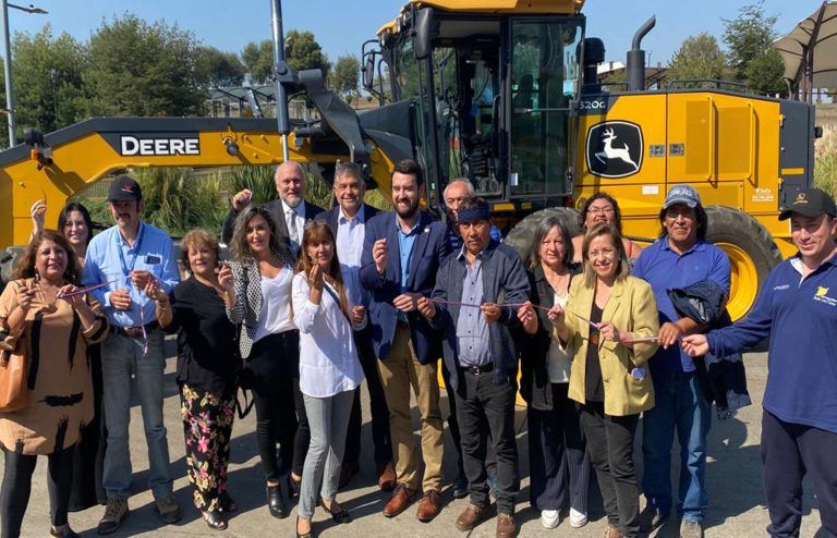 Municipalidad adquiere nueva motoniveladora que permitirá optimizar caminos vecinales en Padre Las Casas