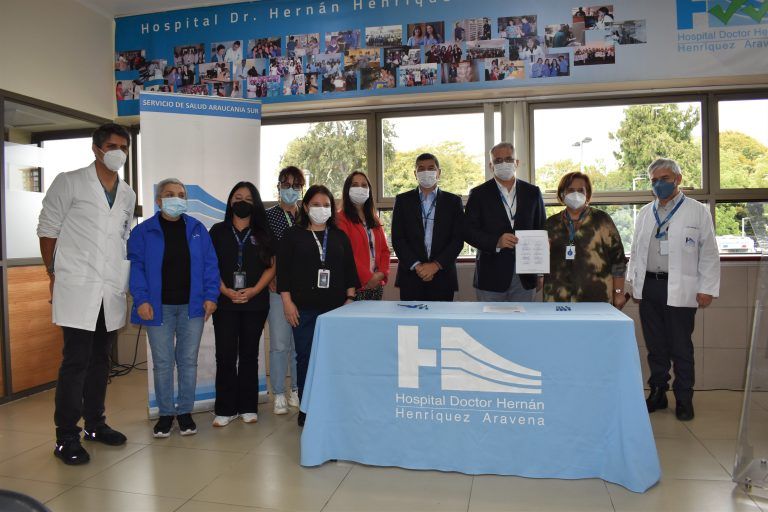Hospital Dr. Hernán Henríquez Aravena firma carta de compromiso para la igualdad de género