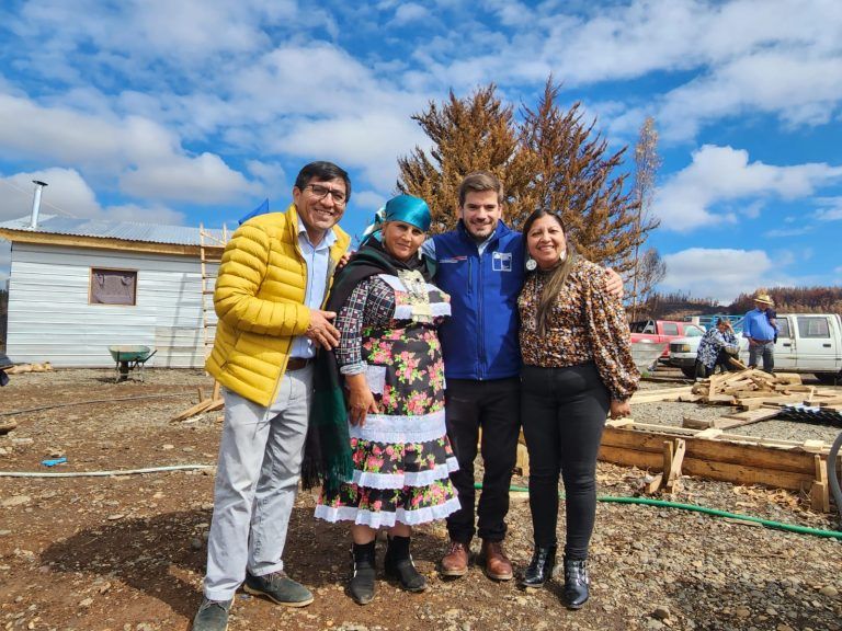 Delegado Presidencial y Alcalde de Chochol supervisan entrega de viviendas de emergencia a comunidad afectada por incendios en febrero