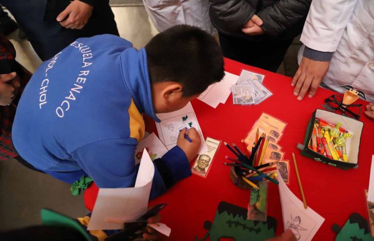 Universidad Autónoma invitó a estudiantes de la Escuela Renaco de Cholchol para celebrar el Día Mundial del Libro