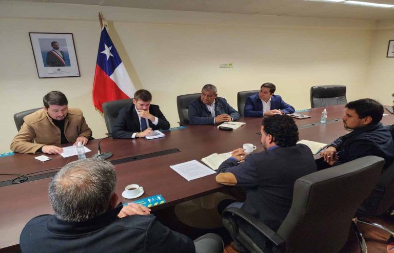 Delegado Presidencial José Montalva y nueva asociación de municipios verdes se reúnen para analizar situación medioambiental regional