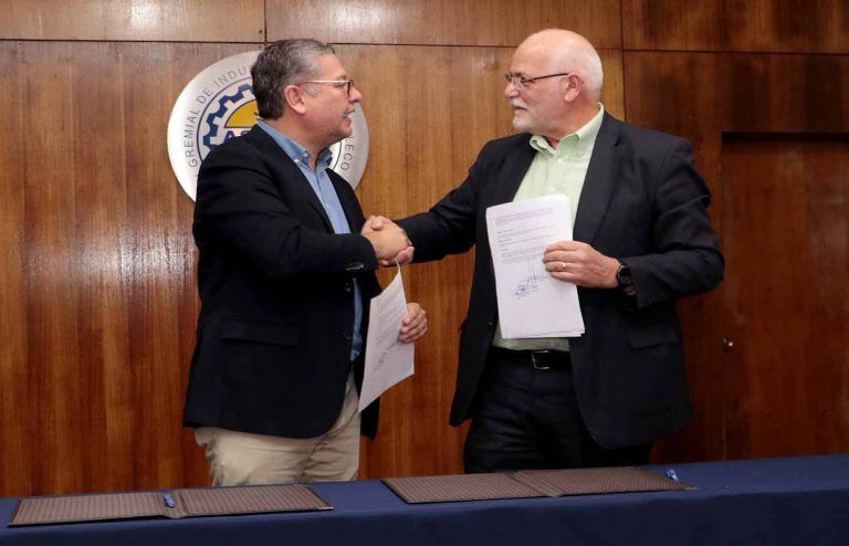 Municipalidad de Temuco firma convenio de intermediación laboral con la asociación industrial de Malleco y Cautín
