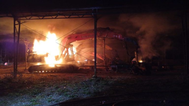 Weichan Auka Mapu destruye seis máquinas durante ataque incendiario en Padre Las Casas