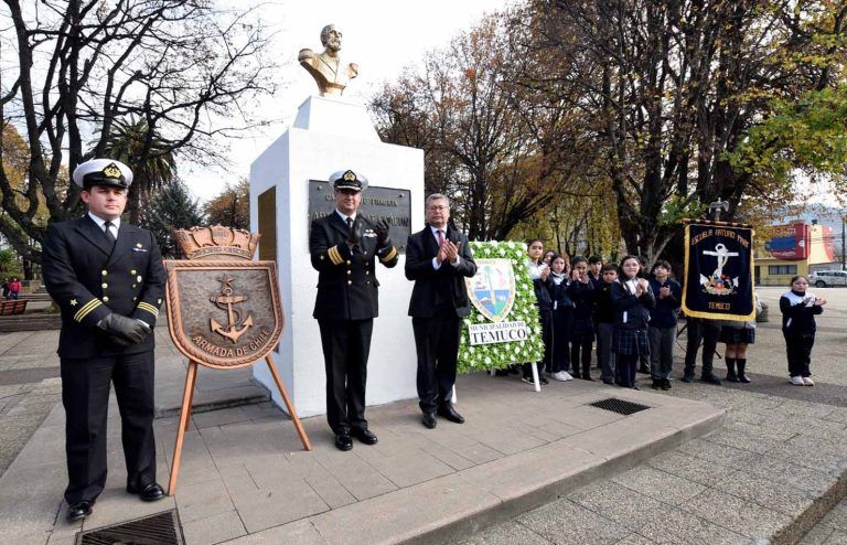 Temuco: Se instala busto provisorio de Arturo Prat Chacón