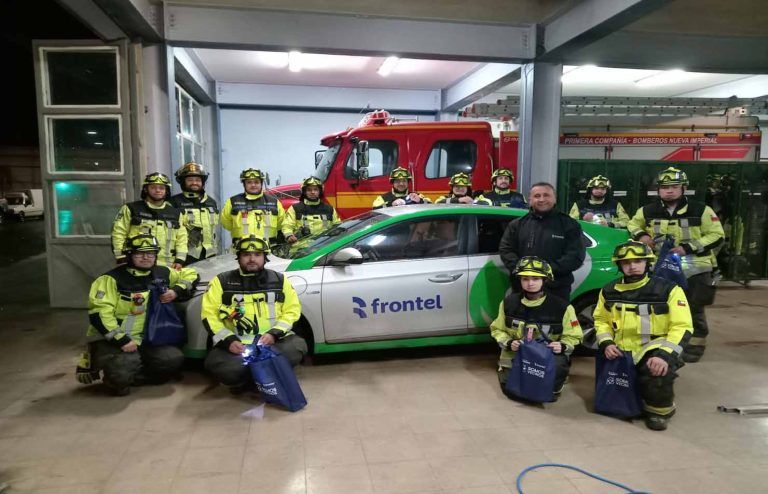 Frontel expone sobre electromovilidad a Bomberos de Imperial