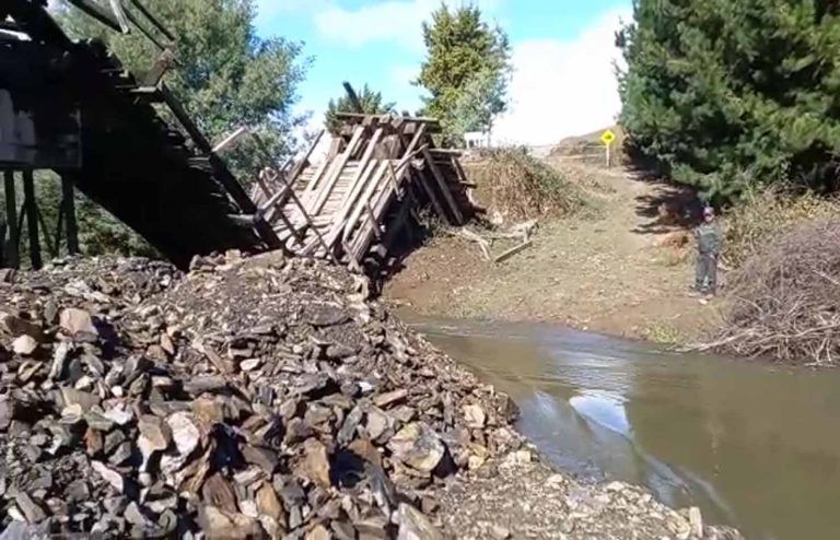 MOP: Crecida  del rio Lumaco provoca colapso del puente Didaico que conecta Traiguén con Pichipellahuen en Lumaco