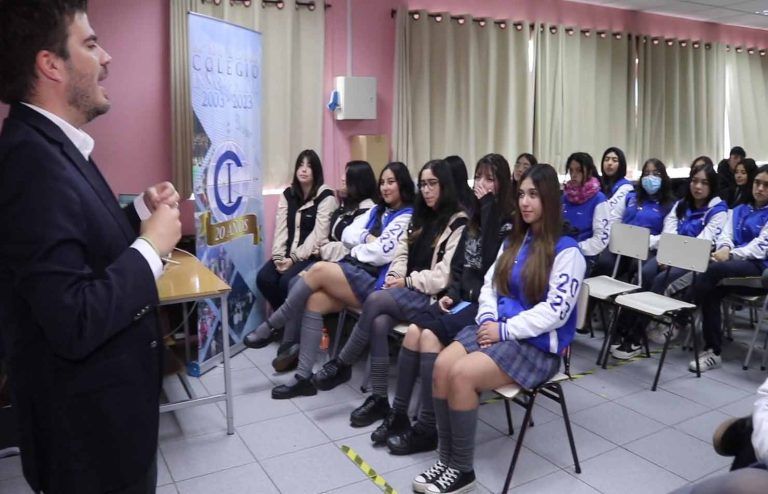 Delegado Presidencial sostuvo valioso encuentro sobre participación con Jóvenes del colegio innovarte de Temuco