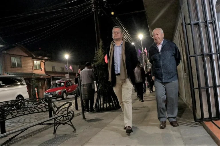 Temuco: Municipio inaugura luminarias en sector de las Pérgolas