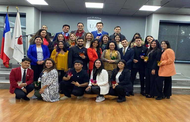 Estudiantes de la carrera de Relaciones Públicas son reconocidos en su día