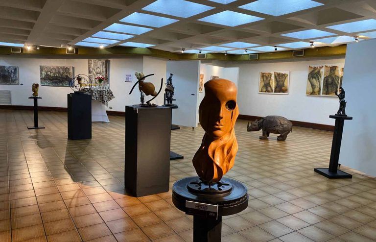 Artistas de la región de Valparaíso se presentan en la Galería de Arte de la Plaza Aníbal Pinto con “Juegos de Metales”