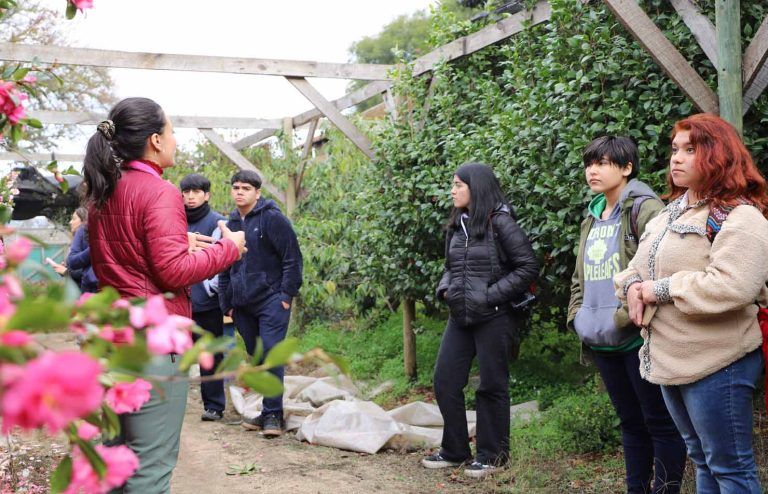 Estudiantes de la Universidad Autónoma conocen legado del misionero Dillman Bullock en el Día Mundial de la Tierra