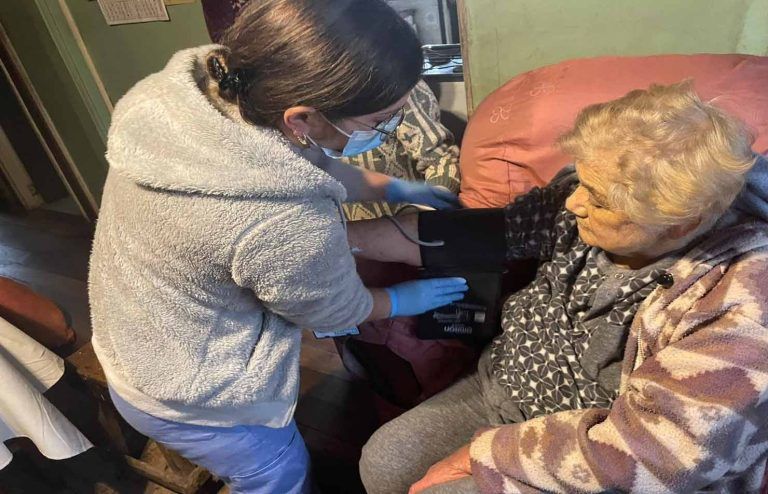 Más de 3.000 atenciones a domicilio del equipo de salud municipal de Temuco haciendo frente a La Emergencia