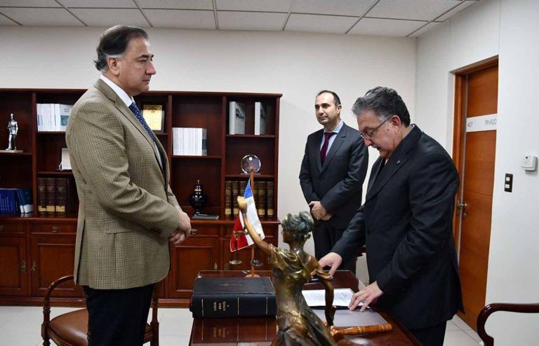 Presidente de la Corte de Apelaciones de Temuco toma juramentos a notarios de la comuna