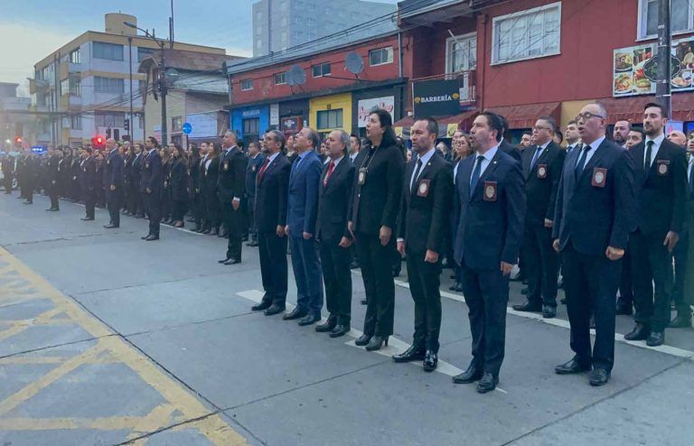 “90 años en la escena del crimen” PDI conmemora aniversario con formación de funcionarios e izamiento de pabellones en La Araucanía