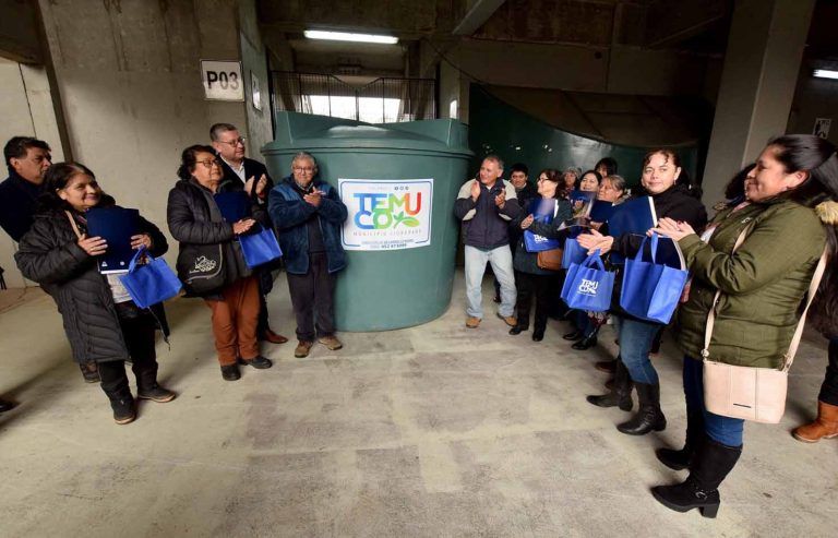 Municipio de Temuco entrega estanques acumuladores de aguas lluvias a familias del sector rural