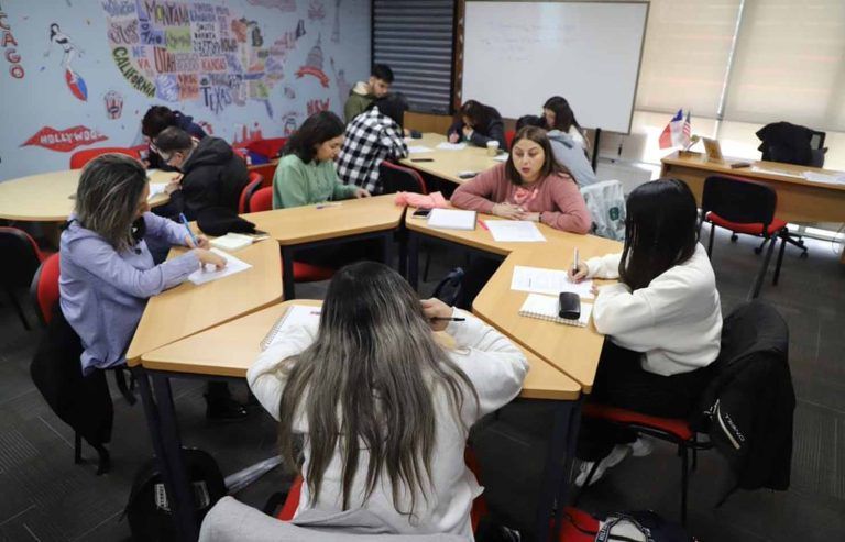Universidad Autónoma de Chile invita a participar en el English Club