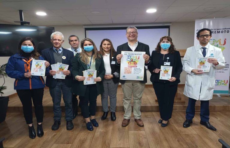 Clínica Alemana Temuco entrega al municipio insumos para difusión del mega simulacro de terremoto 13/10