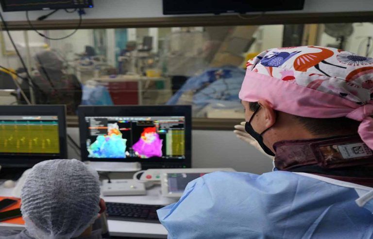 Hospital Dr. Hernán Henríquez Aravena monitorea pacientes a distancia con dispositivos electrónicos cardiovasculares