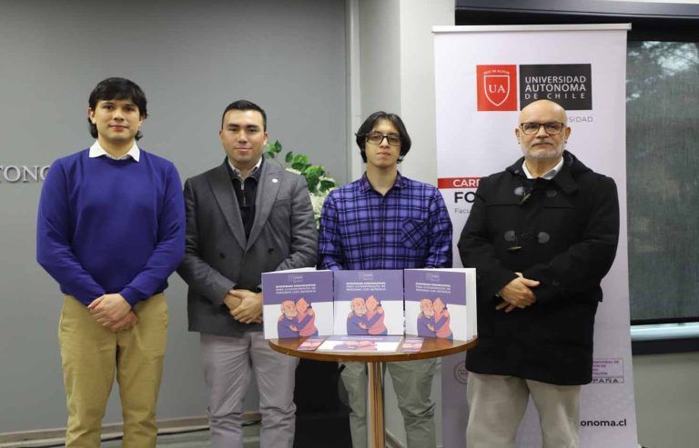 Lanzan libro “Estrategias comunicativas para cuidadoras/es de personas con demencia” por académicos y estudiantes de la carrera de Fonoaudiología