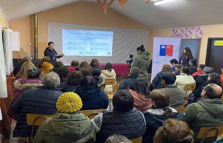 Seremi de Salud realiza labor educativa con juntas de vecinos sobre calidad del aire en Temuco y Padre Las Casas