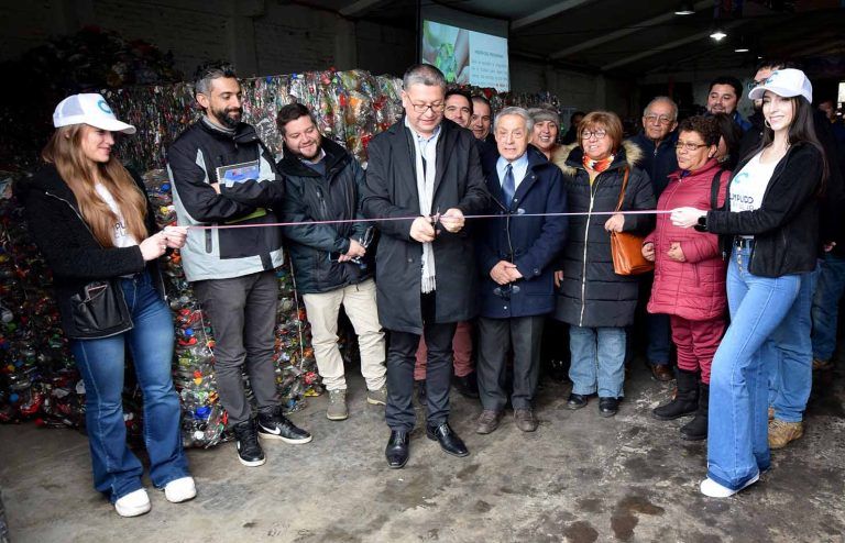 Temuco avanza en reciclaje: Cumplido Circular inaugura planta para elaboración de madera plástica