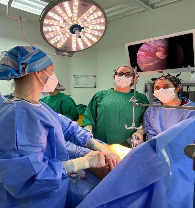 Realizan con Éxito Primera Cirugía de Pectus Excavatum en Hospital Dr. Hernán Henríquez Aravena