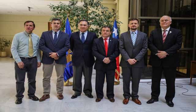 Diputados de La Araucanía se unen para pedir a ministra plan excepcional por caminos en mal estado en la región