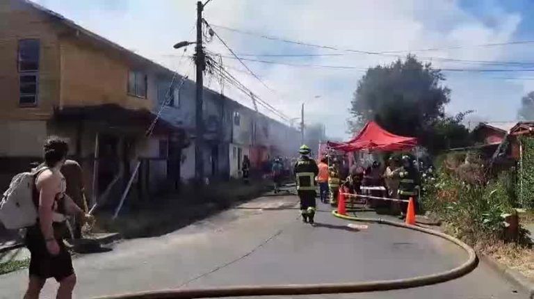 Incendio en Temuco afectó a ocho hogares: Dos casas resultados completamente consumidas