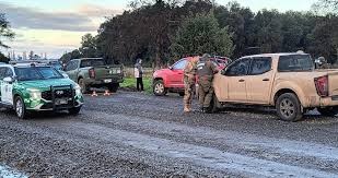 Militar dispara a comunero que lo atropelló para evitar fiscalización en ruta entre Victoria y Púa