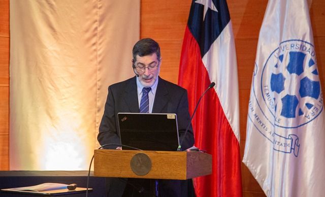 Decano UCT Juan Pablo Beca Frei dio conferencia en Sesión Pública de la Academia Chilena de Ciencias Sociales, Políticas y Morales