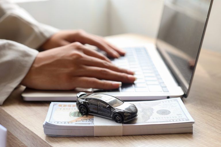Chilenos acuden a prestamistas informales para obtener un monto más Alto de Dinero