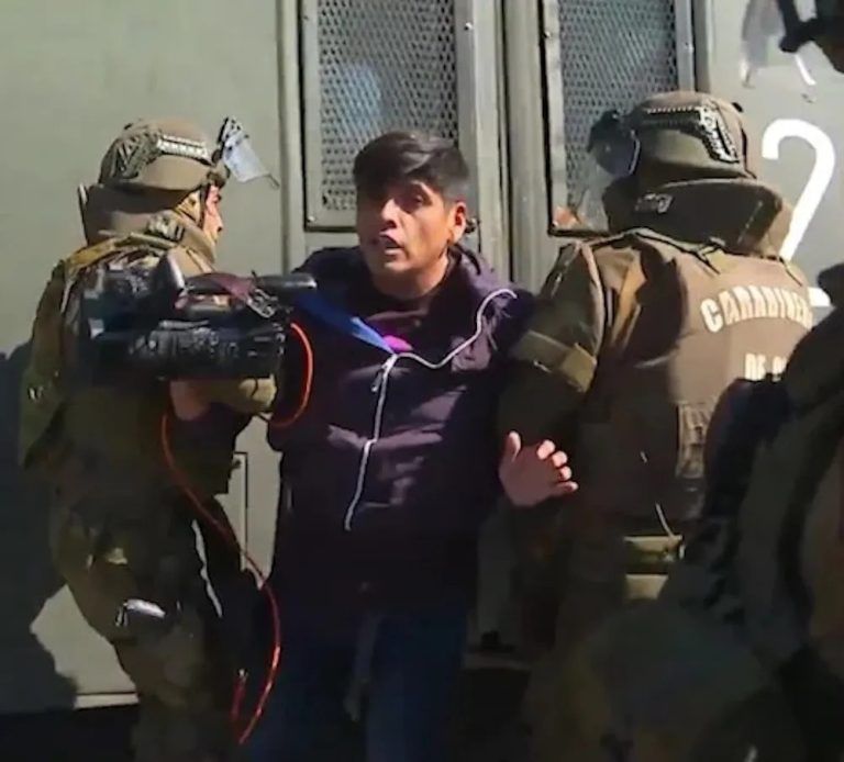 Corte falla en contra de Carabineros tras detención a camarógrafo de UATV