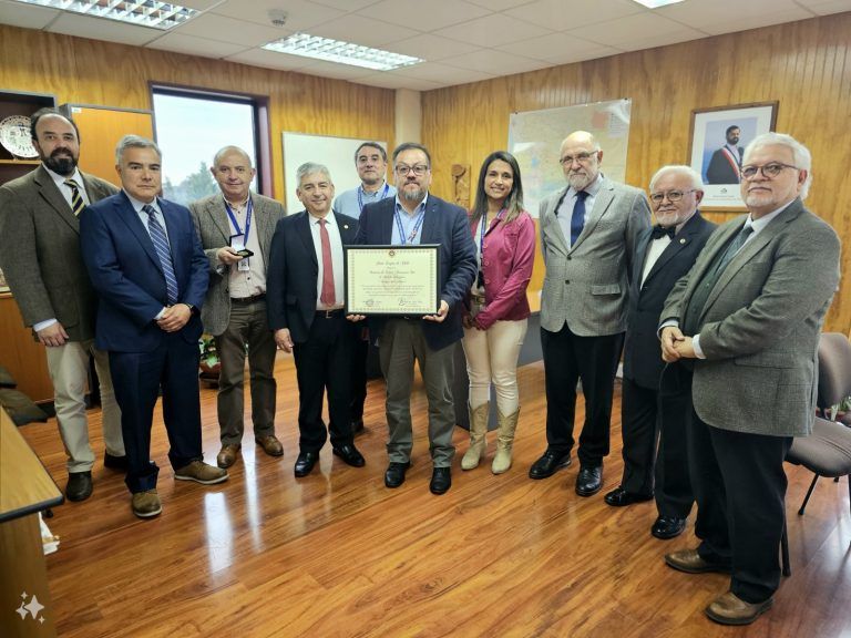 Servicio de Salud Araucanía Sur recibe medalla Enrique Silva Cimma por trabajo desarrollado durante la pandemia