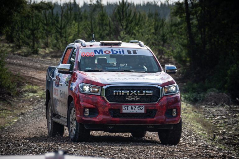 Con el acelerador a fondo: Maxus y Copec RallyMobil renuevan su alianza por dos años más
