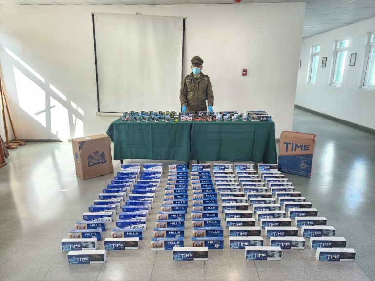 Más de mil cajetillas de cigarrillos de contrabando fueron incautadas en un minimarket de Lautaro