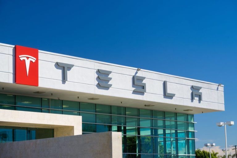Por e-mail: Elon Musk anuncia despidos masivos en Tesla