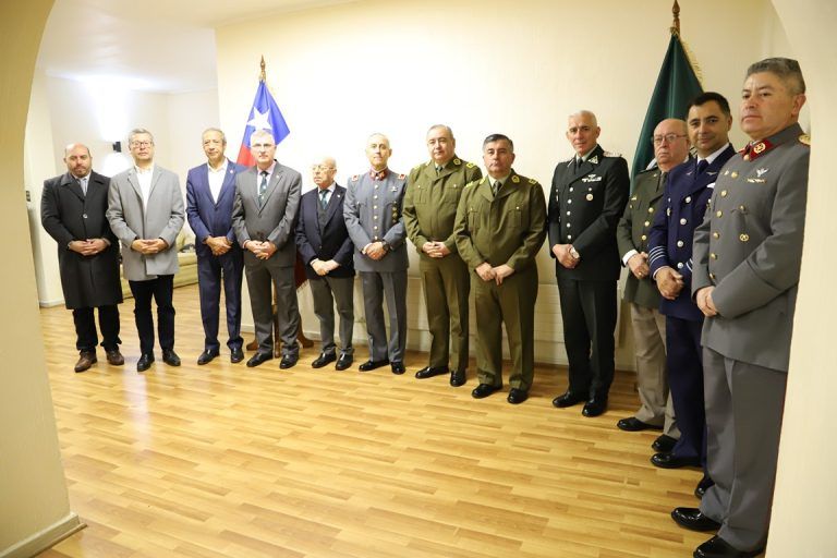 Gendarmería de la Araucanía saludó a carabineros con motivo de su 97° aniversario